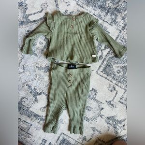 7 for all man kind 2 piece outfit. 0-3m, like new!